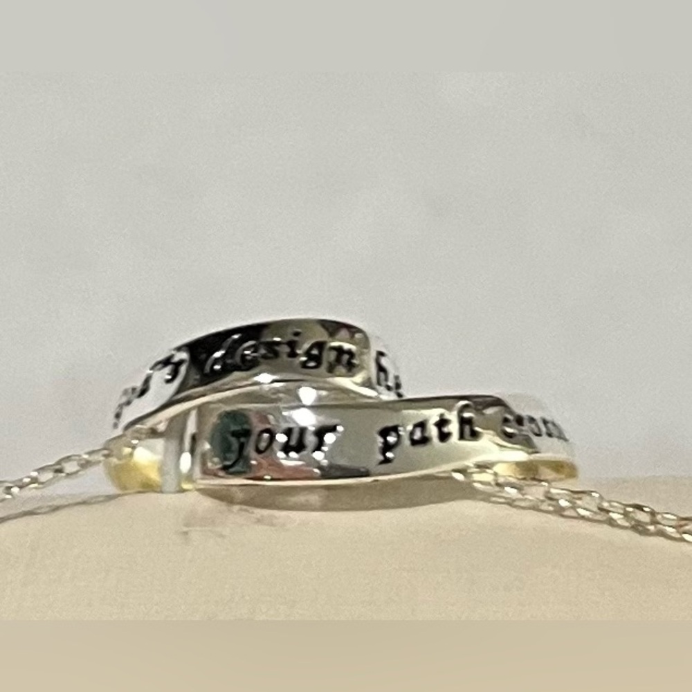 Sterling Silver NWT Friendship  Necklace with Interlocking Circles. - Picture 3 of 9